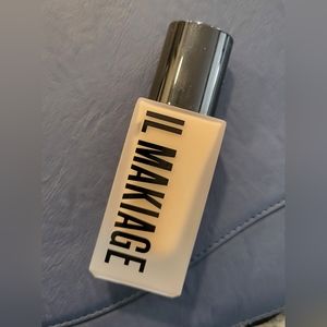 IL MAKIAGE Woke Up Like This Foundation